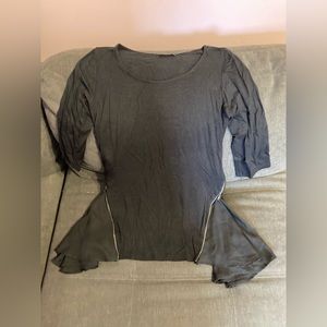 Kim & Cami Zipper Top. Like new.‎